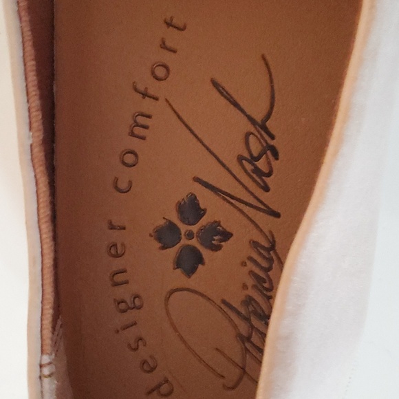 Tooled leather Patricia Nash slipons. Buff color, size 8M - Picture 2 of 5